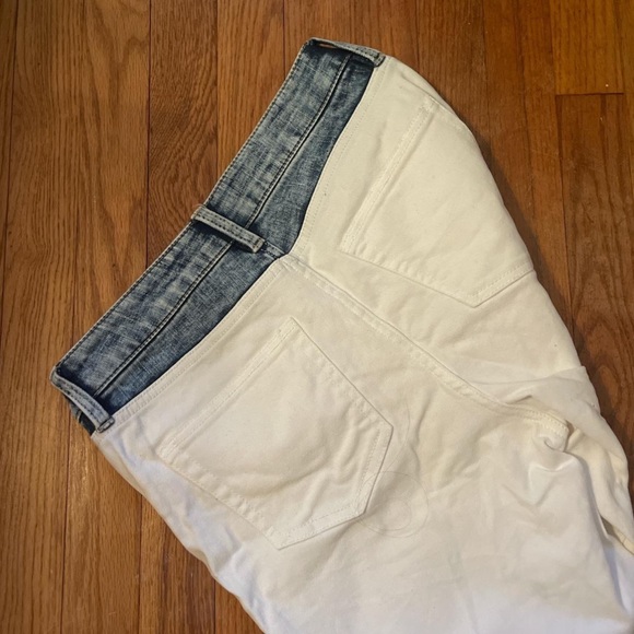 White/blue high waist straight leg jeans, lightly worn - Picture 3 of 4